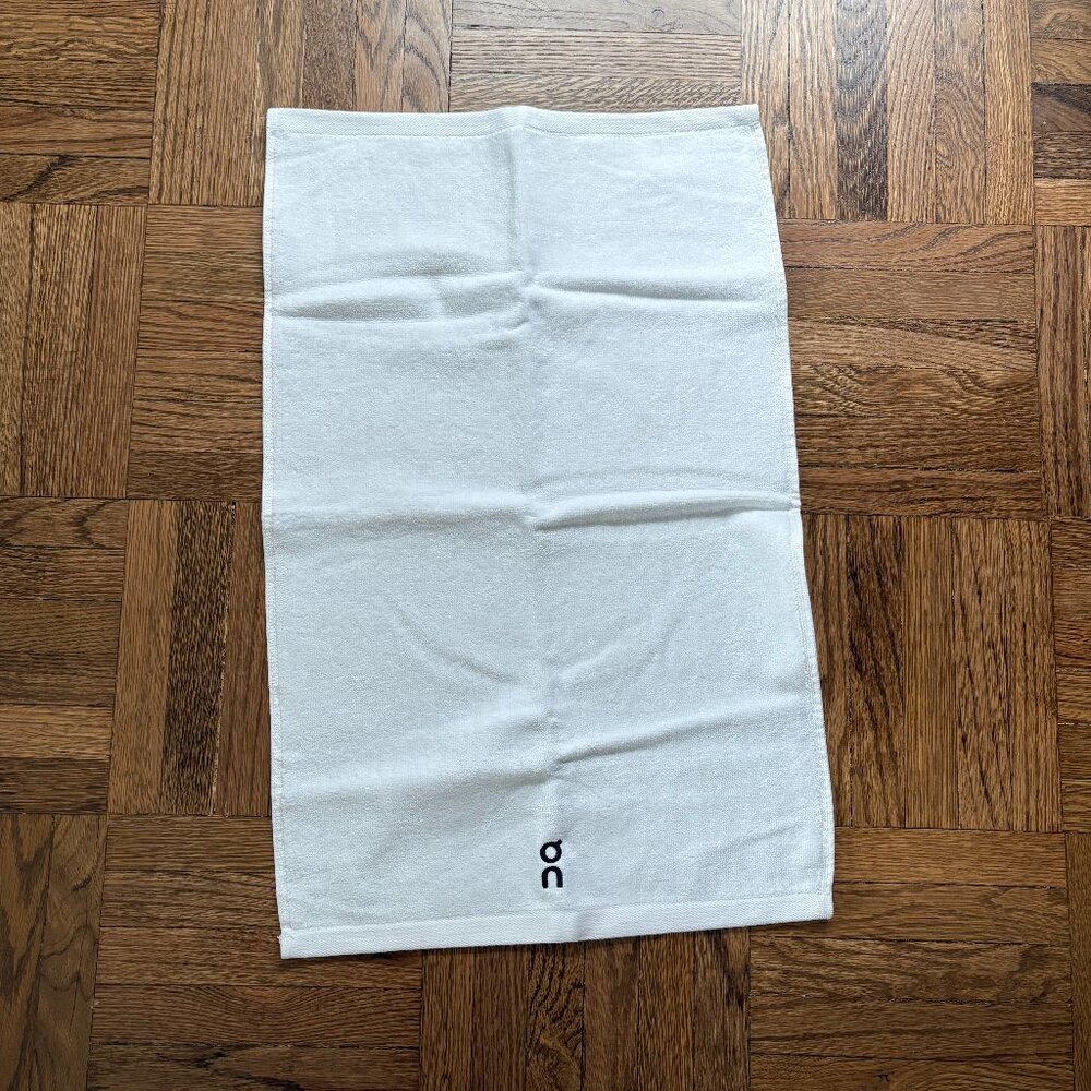 On Running Port Authority Sport Towel